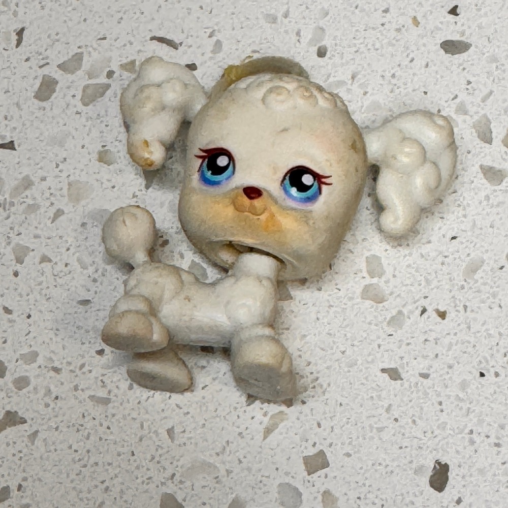 Hasbro Littlest Pet Shop LPS Poodle Dog Toy White‎ Blue Eyes 2004 #17